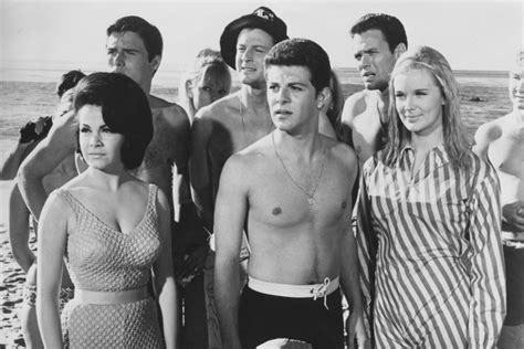 beach blanket bingo cast